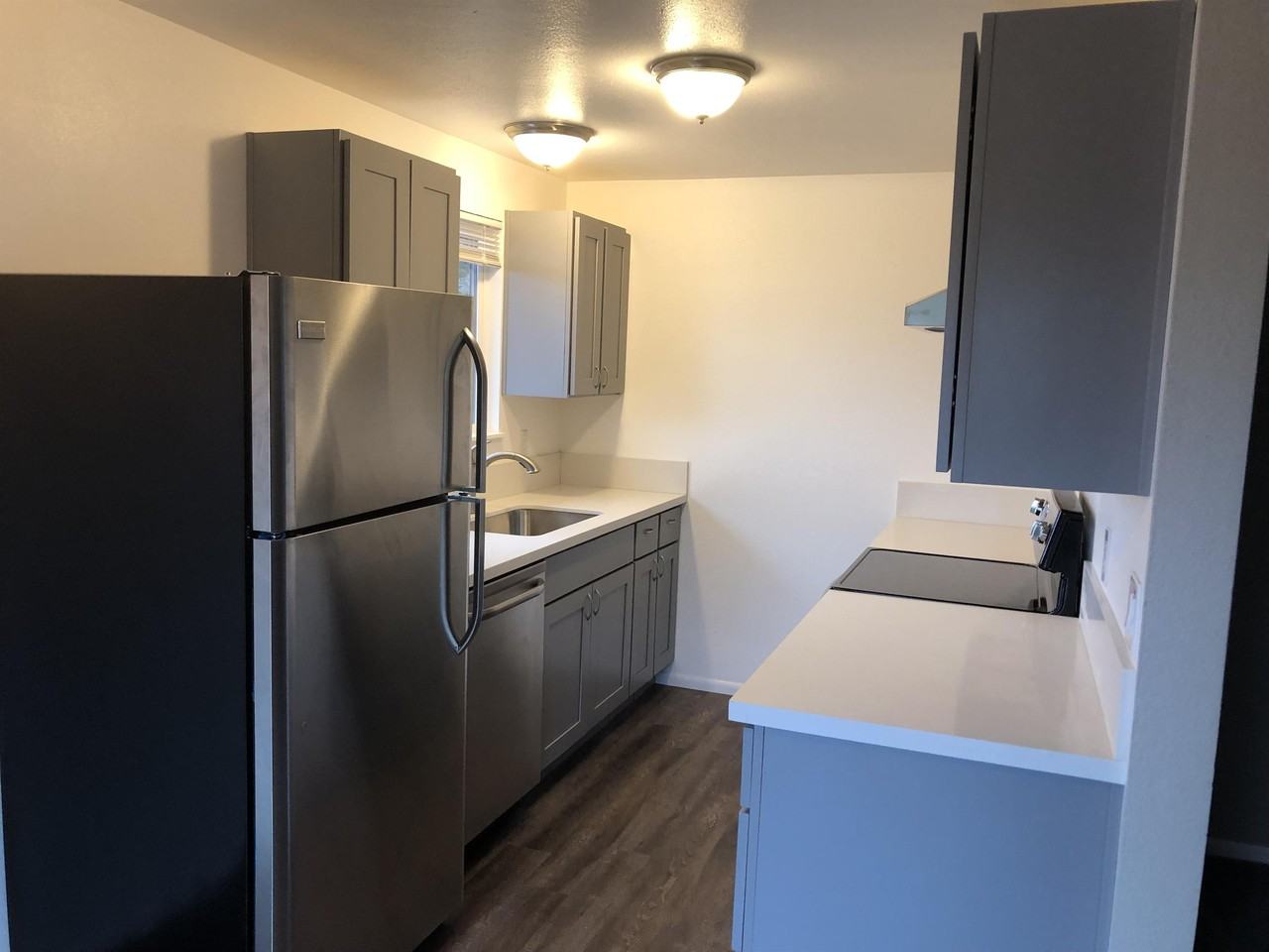 1122 W 36th St #1122 - Photo 4 of 13