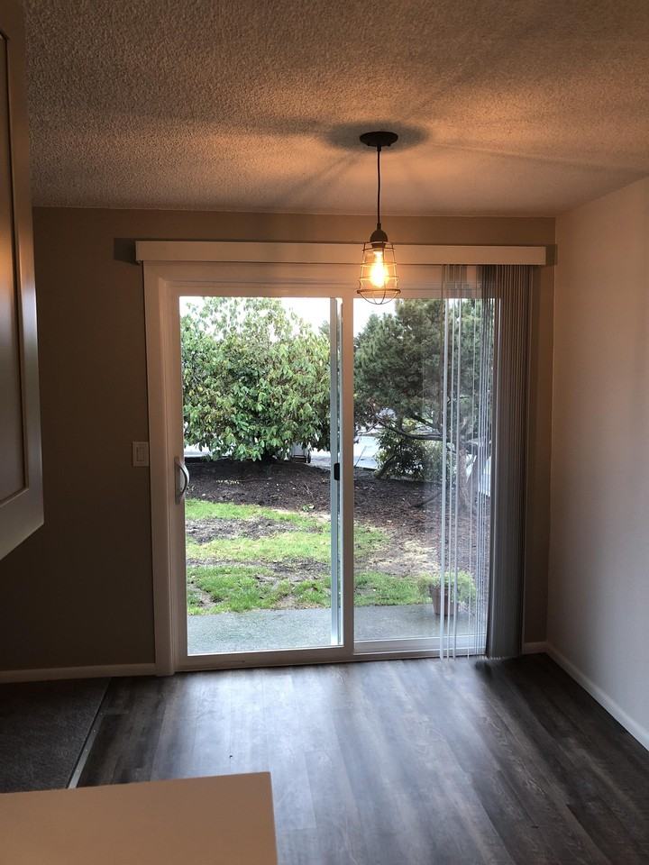 1122 W 36th St #1122 - Photo 5 of 13