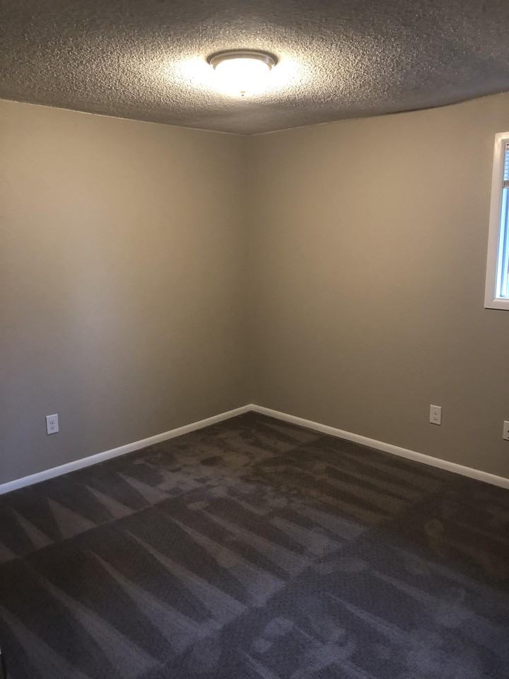 1122 W 36th St #1122 - Photo 6 of 13