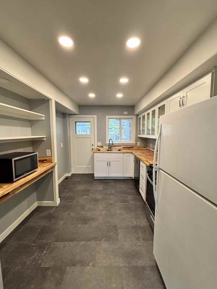 7315 12th Avenue NE. - Whole House - Photo 3 of 14