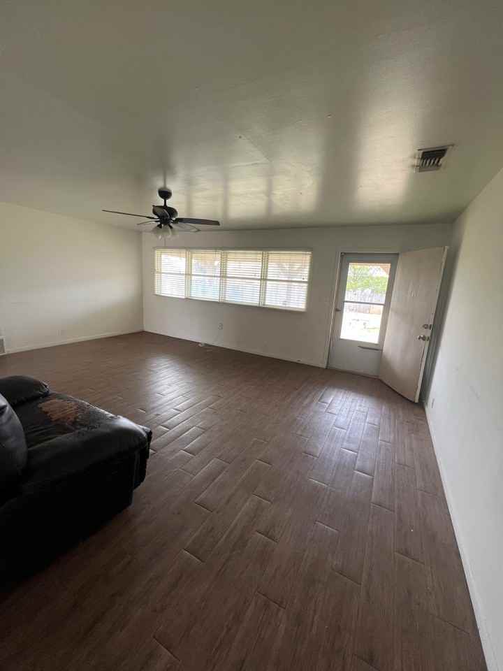 2317 39th St #SF - Photo 4 of 9