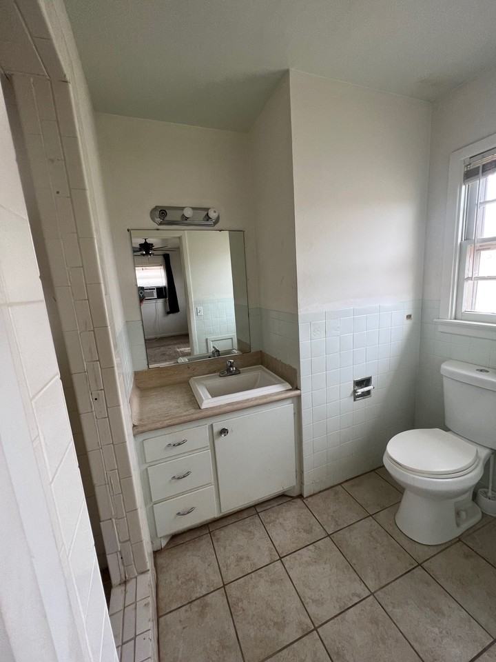 2317 39th St #SF - Photo 7 of 9