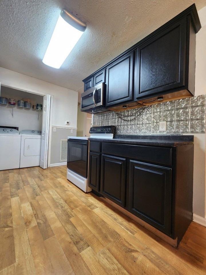 1711 Oak Hill Dr #1 - Photo 6 of 11