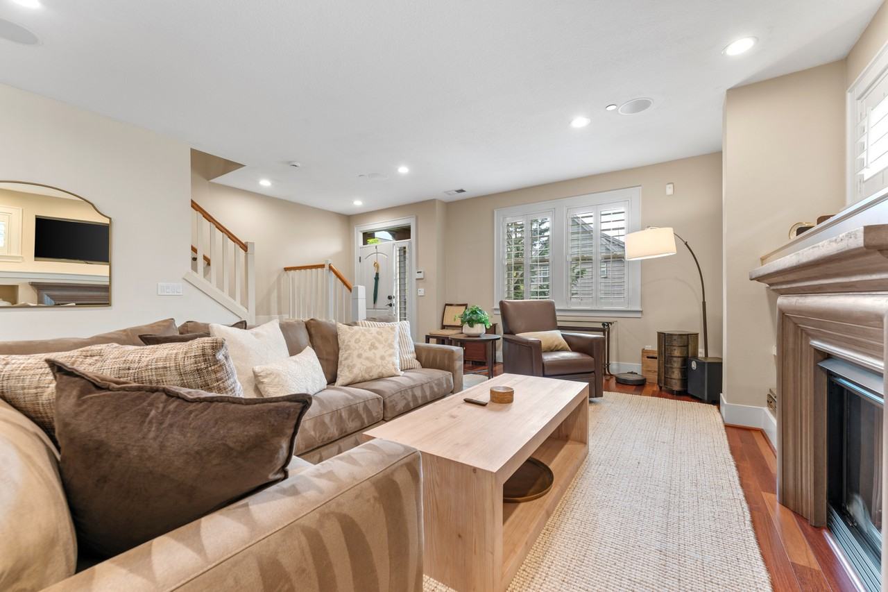 10599 Sw Windwood Way #1 - Photo 5 of 18