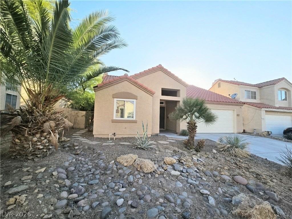 437 Mayan Dr - Photo 2 of 42
