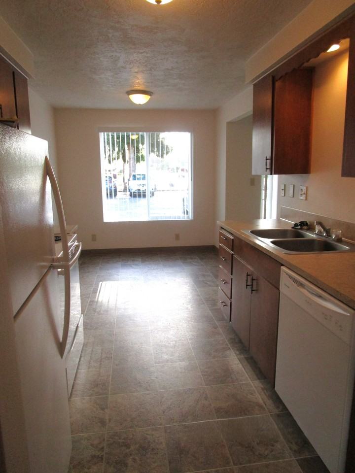 Wyatt Ave. Apts. -- 1125 - Photo 2 of 18