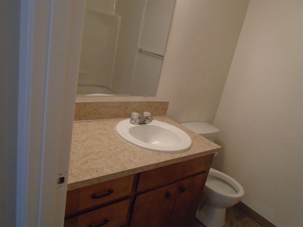 Wyatt Ave. Apts. -- 1125 - Photo 7 of 18