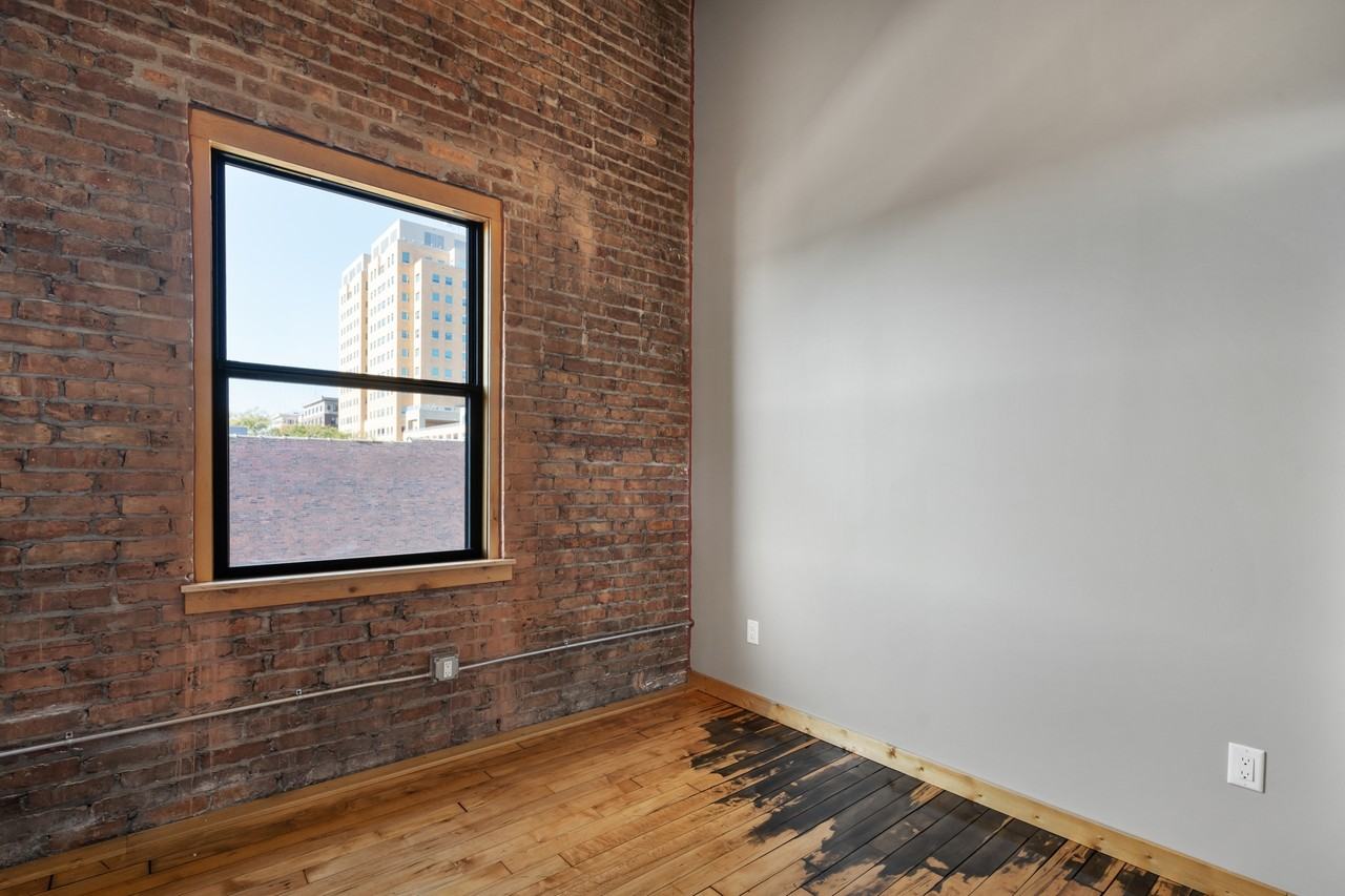 Bucktown Lofts - Photo 2 of 10