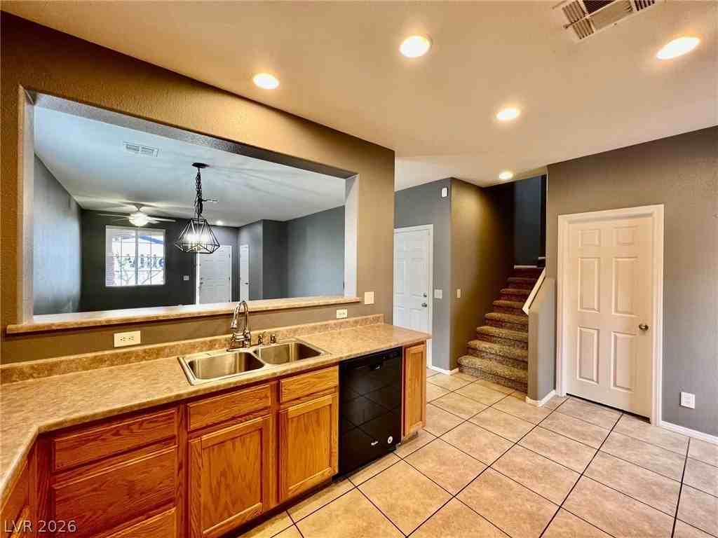 8123 Serene Isle Ct - Photo 7 of 14