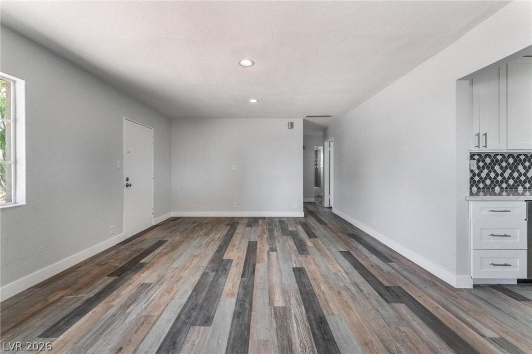 1921 Franklin Ave - Photo 5 of 27