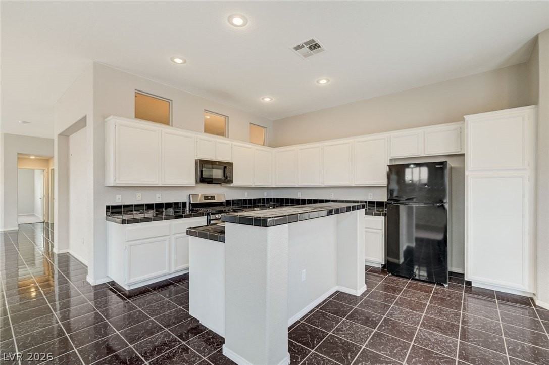 8128 Shady Glen Ave - Photo 4 of 17