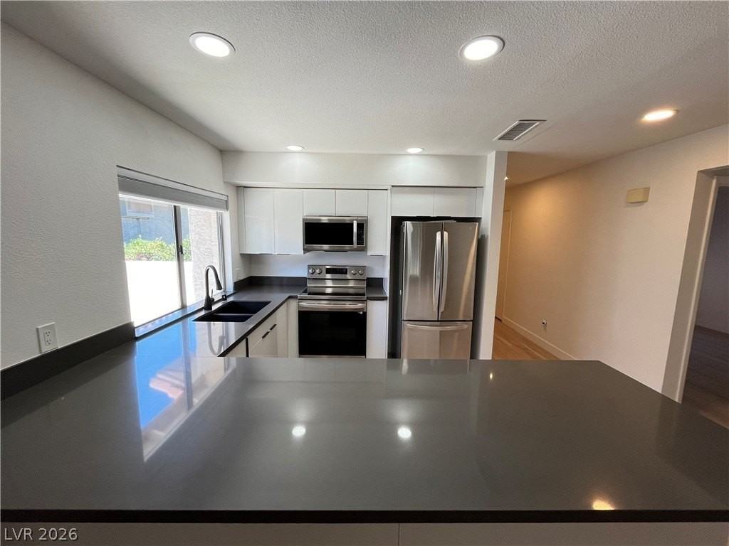 8329 Mulcahy Ave - Photo 3 of 23