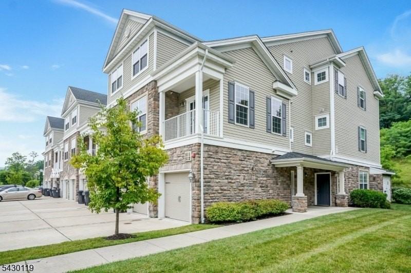 512 Waterview Ct #512 - Photo 2 of 19