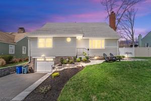 featured image of 821 Midwood Dr