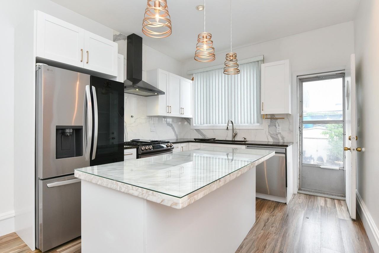 606 59th St #1 - Photo 4 of 20