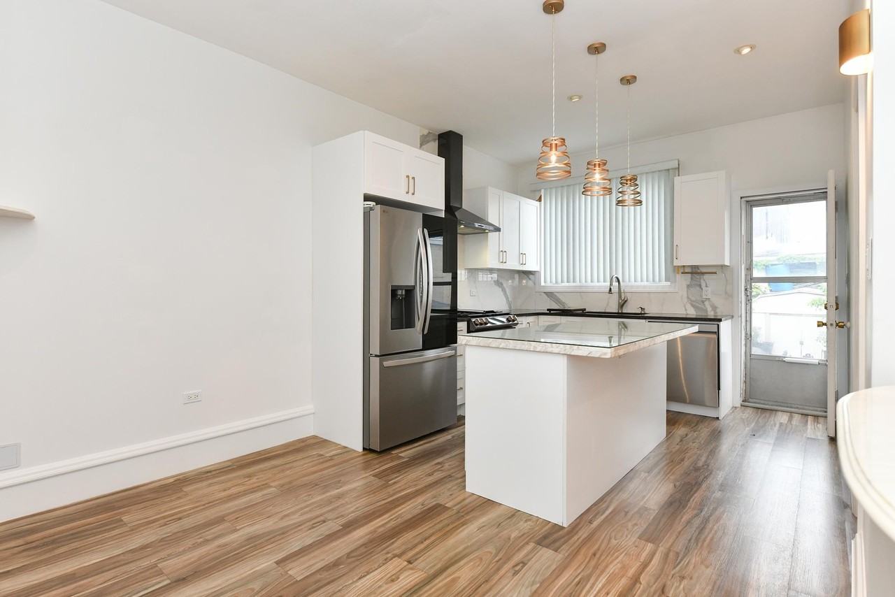 606 59th St #1 - Photo 5 of 20