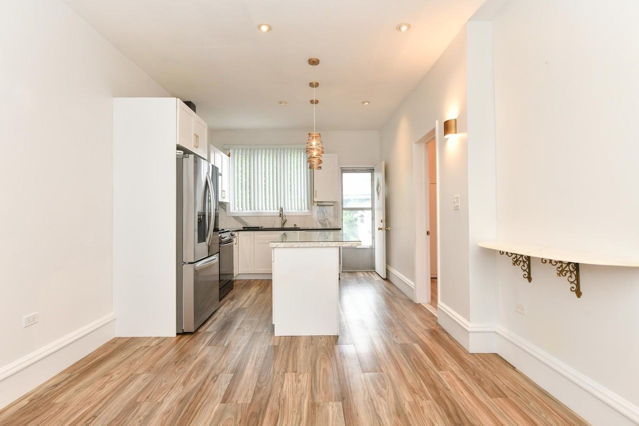 606 59th St #1 - Photo 6 of 20