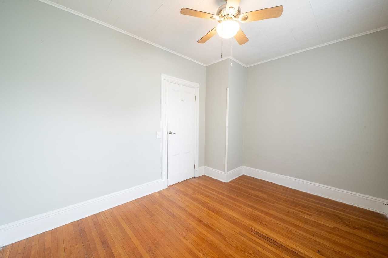 128 Oak St - Photo 7 of 15