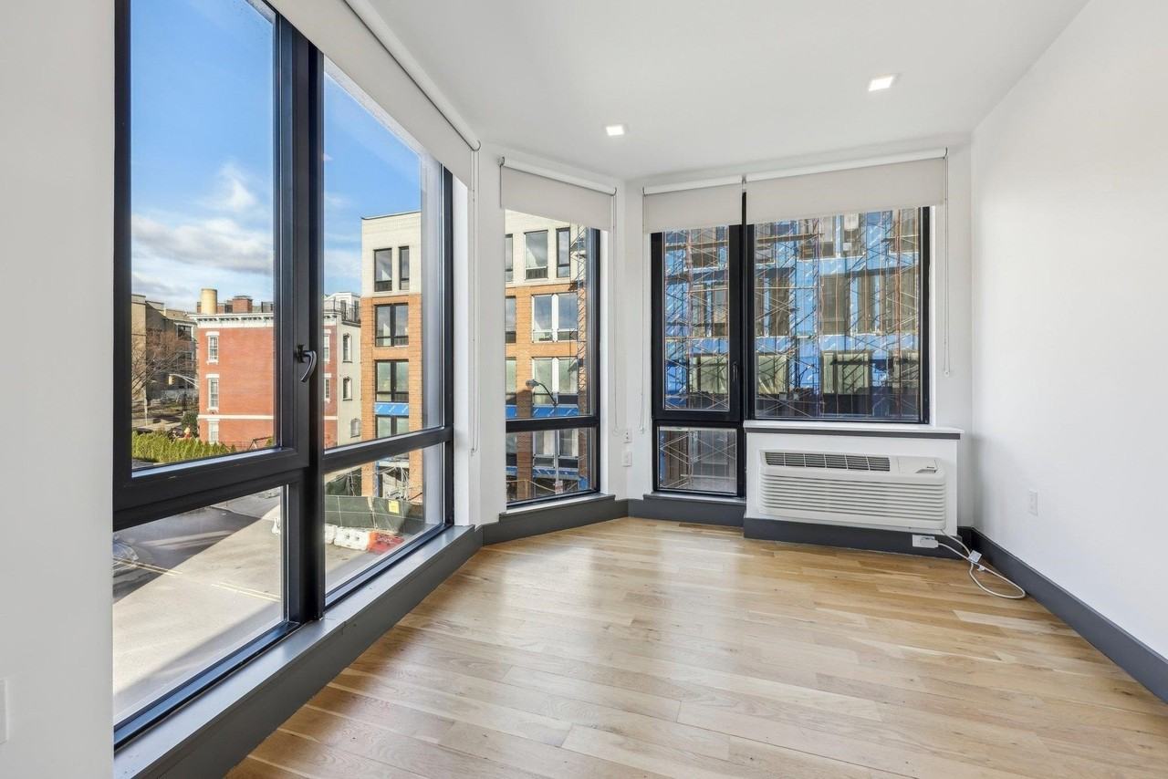 424 Arlington Ave #407 - Photo 3 of 29