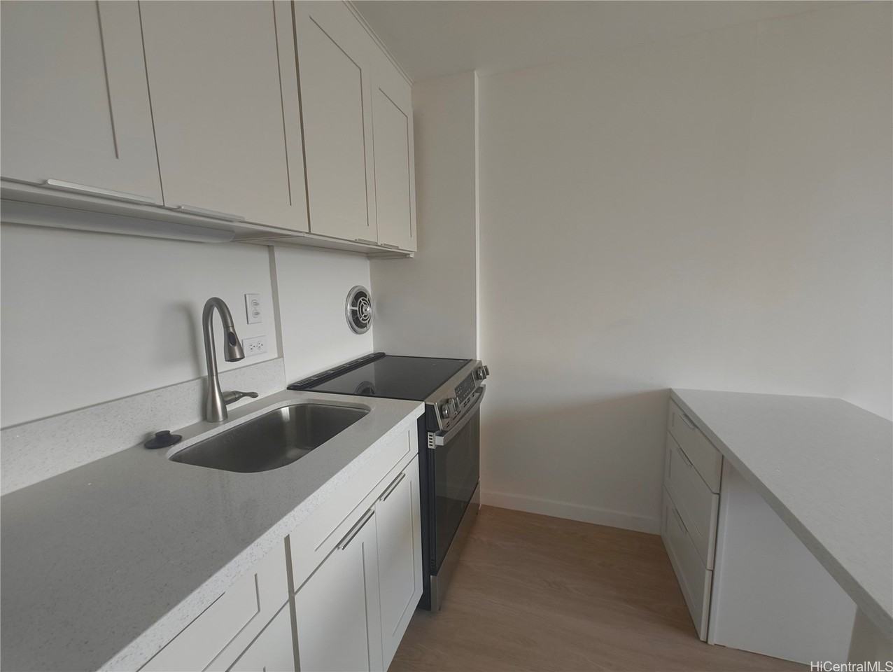 711 Kamuela Ave - Photo 3 of 9
