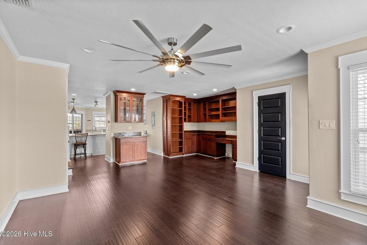 8711 Plantation Dr #302 - Photo 3 of 49