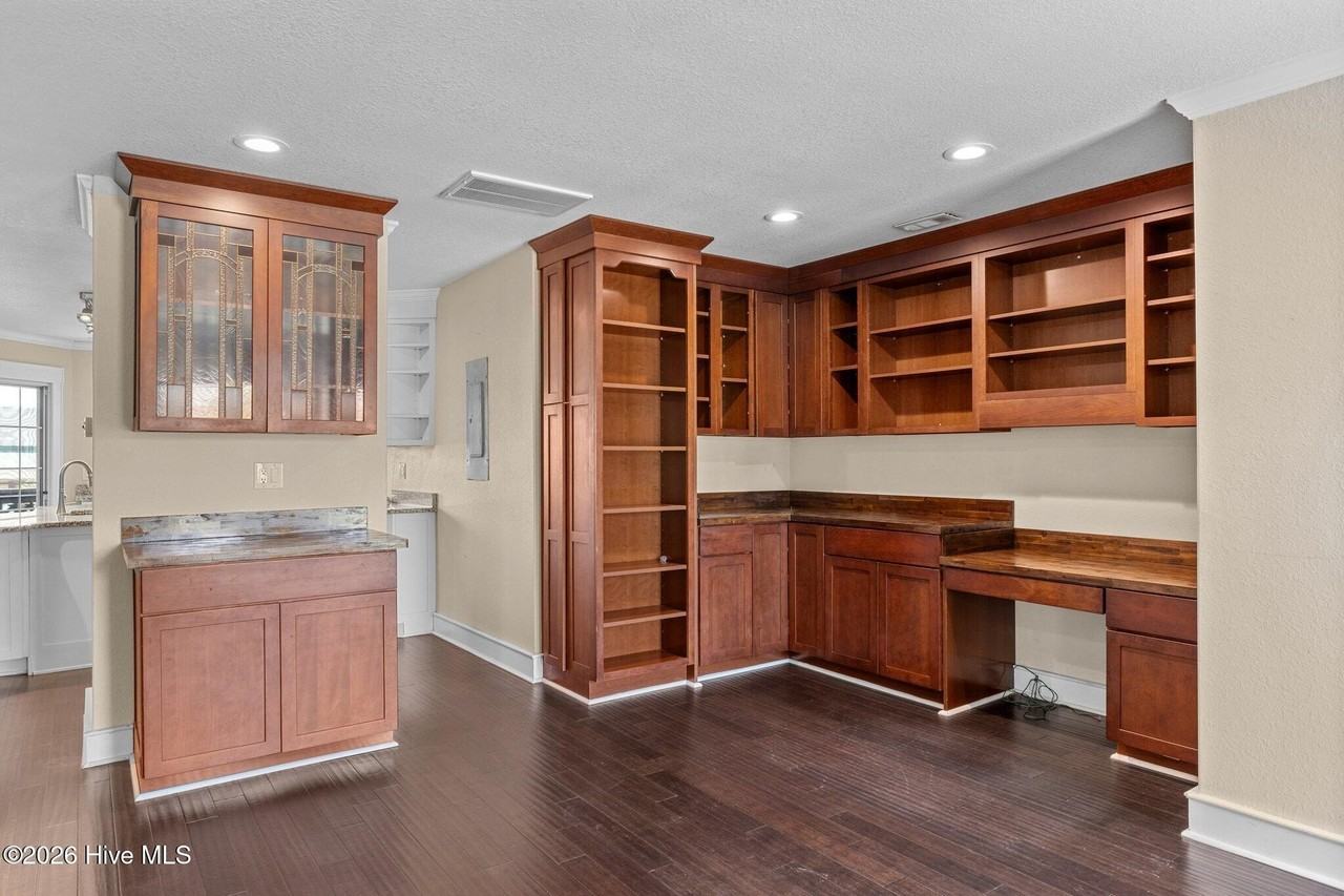 8711 Plantation Dr #302 - Photo 4 of 49