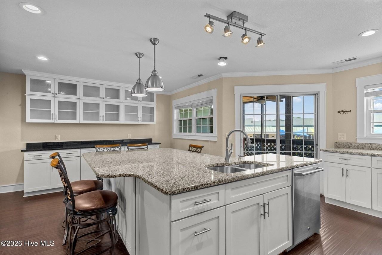 8711 Plantation Dr #302 - Photo 6 of 49