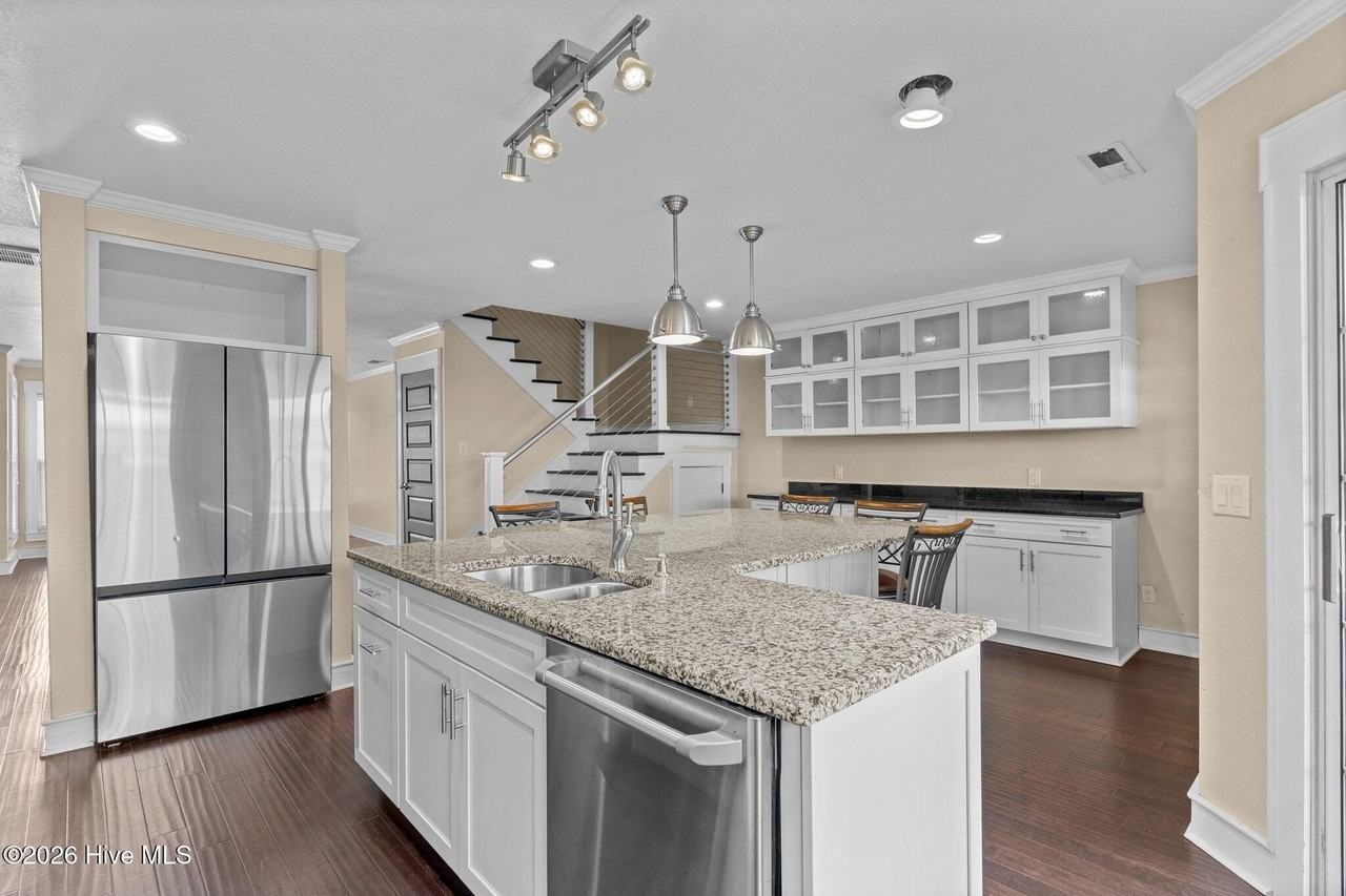8711 Plantation Dr #302 - Photo 7 of 49