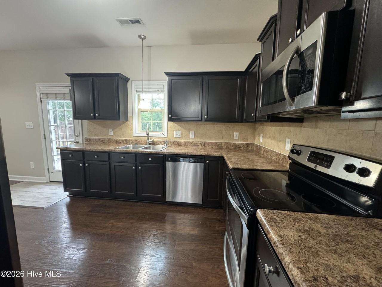203 Ashton Ct - Photo 6 of 42