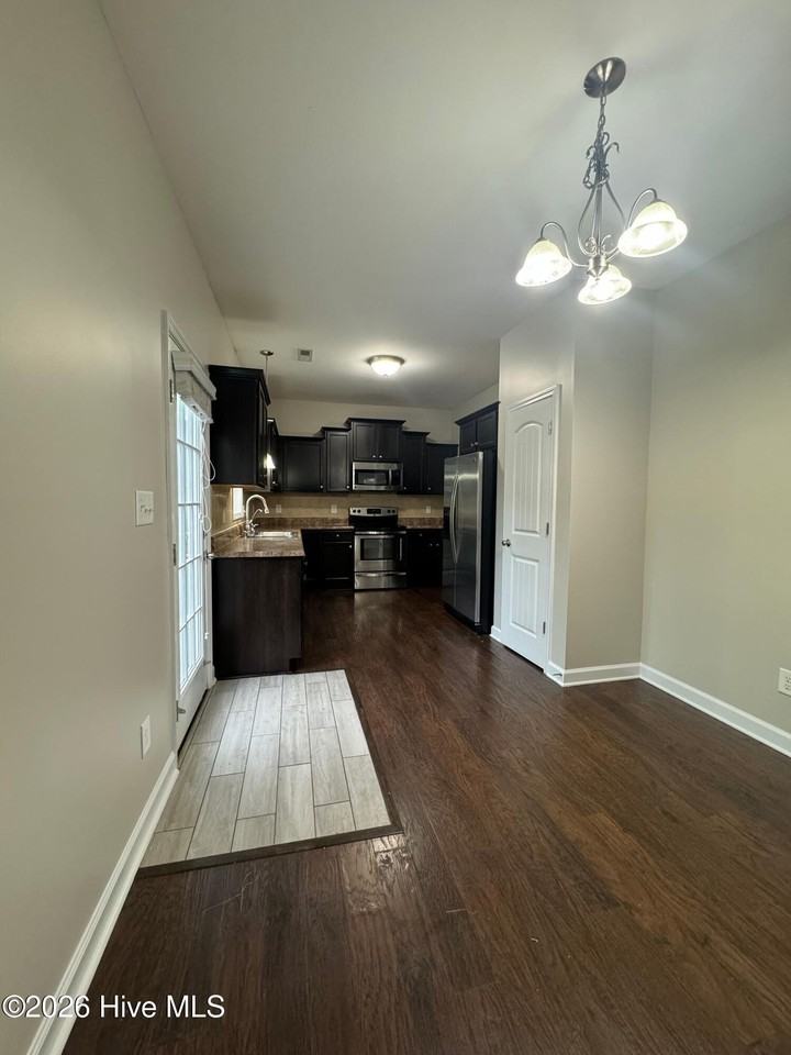 203 Ashton Ct - Photo 7 of 42