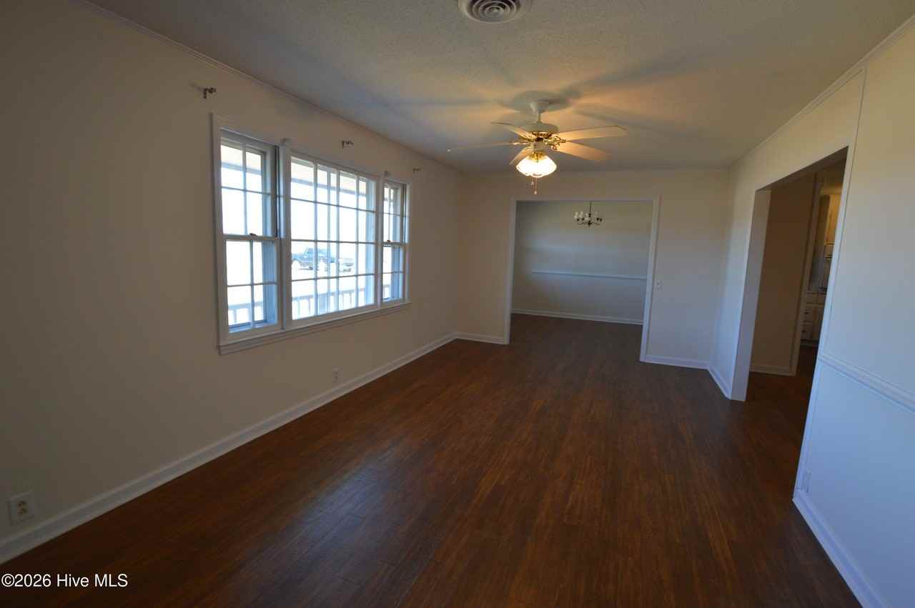 321 Dell Brock Rd - Photo 2 of 26