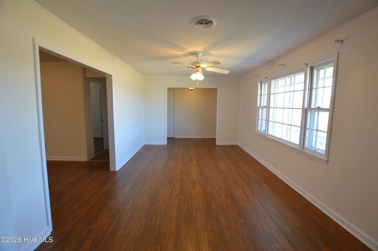 321 Dell Brock Rd - Photo 3 of 26