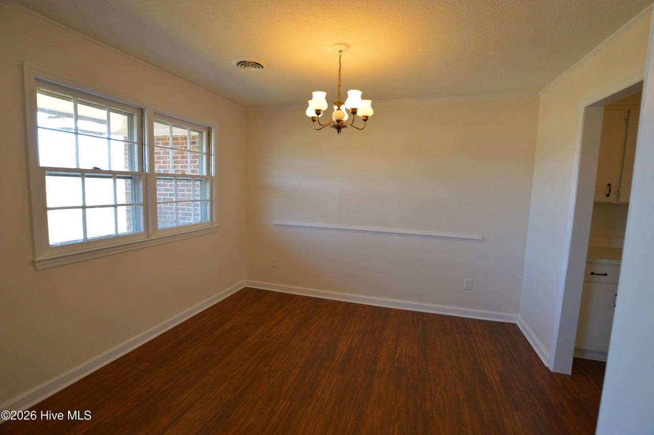 321 Dell Brock Rd - Photo 4 of 26