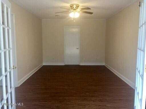306 Sussex Ct - Photo 4 of 13