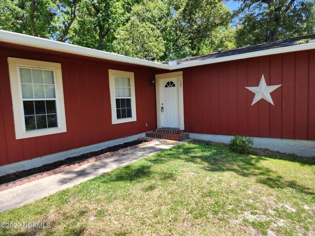 105 Briarwood Ct - Photo 2 of 32
