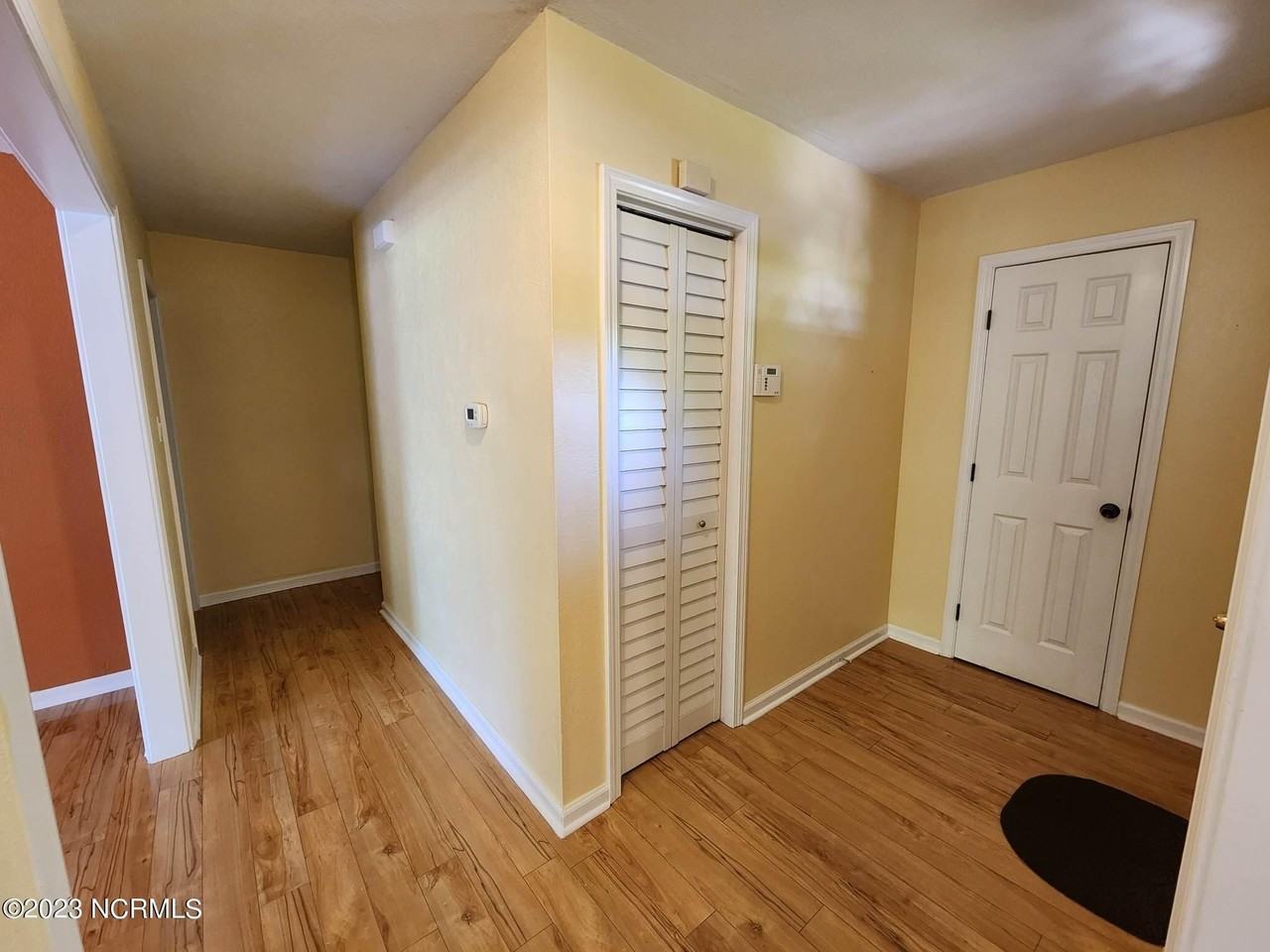105 Briarwood Ct - Photo 3 of 32