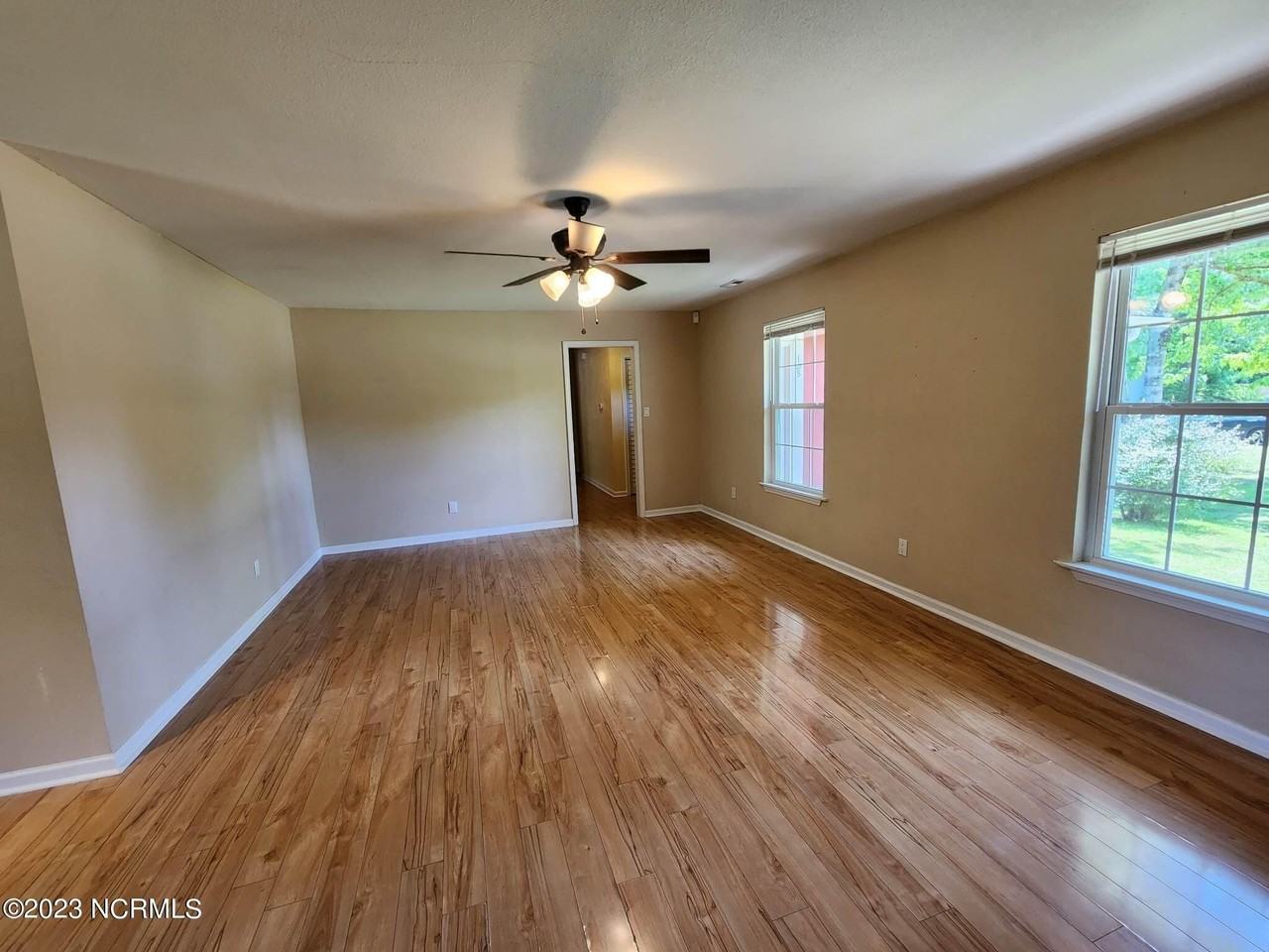 105 Briarwood Ct - Photo 5 of 32