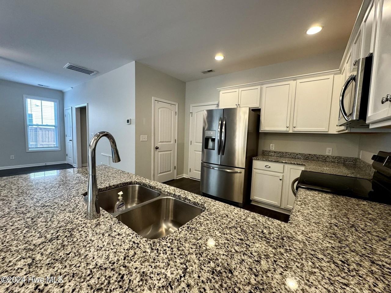 9393 Cassadine Ct - Photo 7 of 12
