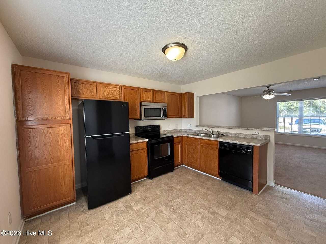 104 Cornerstone Pl - Photo 3 of 11