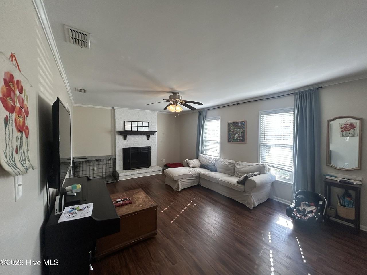 109 Jennie Dr - Photo 2 of 13