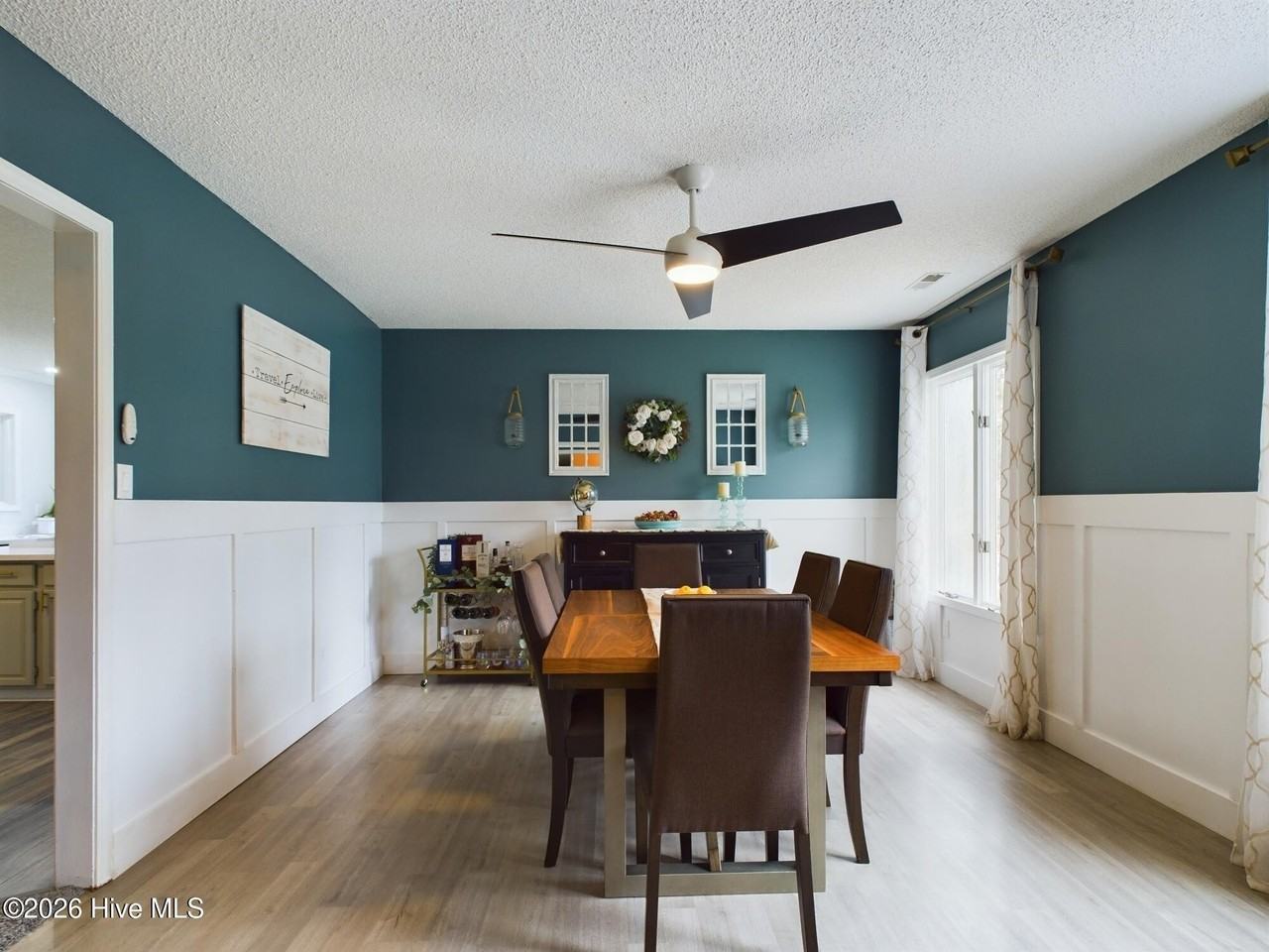 1121 Barkentine Dr - Photo 4 of 36