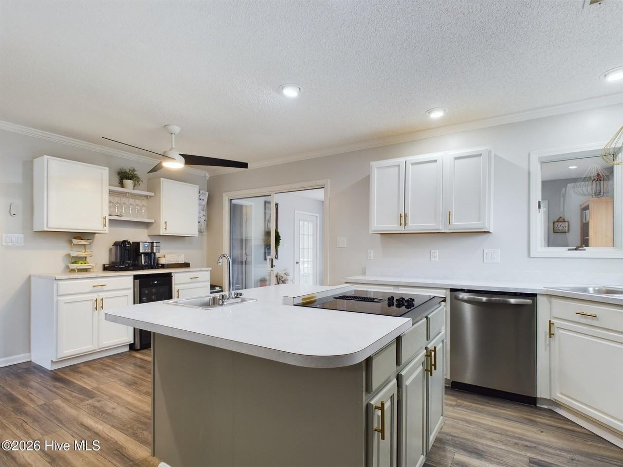 1121 Barkentine Dr - Photo 6 of 36