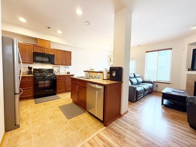 317 Ne Miramar Cir #1 - Photo 5 of 34