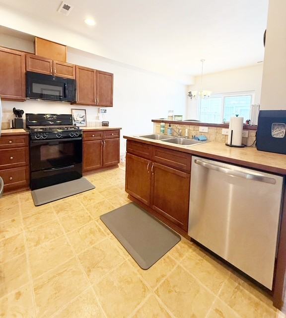 317 Ne Miramar Cir #1 - Photo 7 of 34