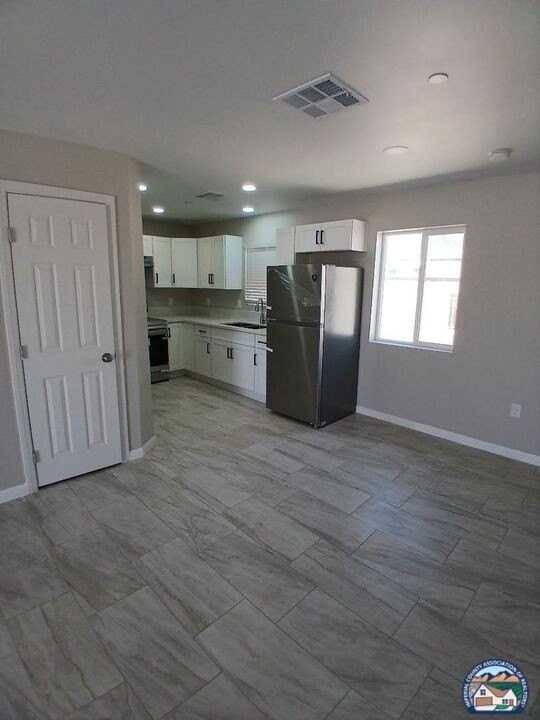 172 W Alamo St #C - Photo 7 of 19