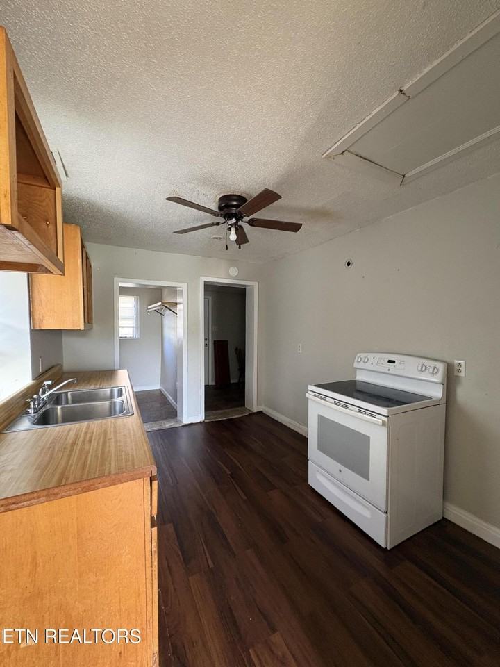 823 Siluria St #823 - Photo 3 of 6