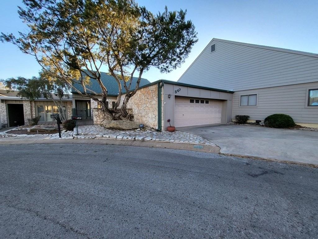 547 Fairway Dr - Photo 4 of 14