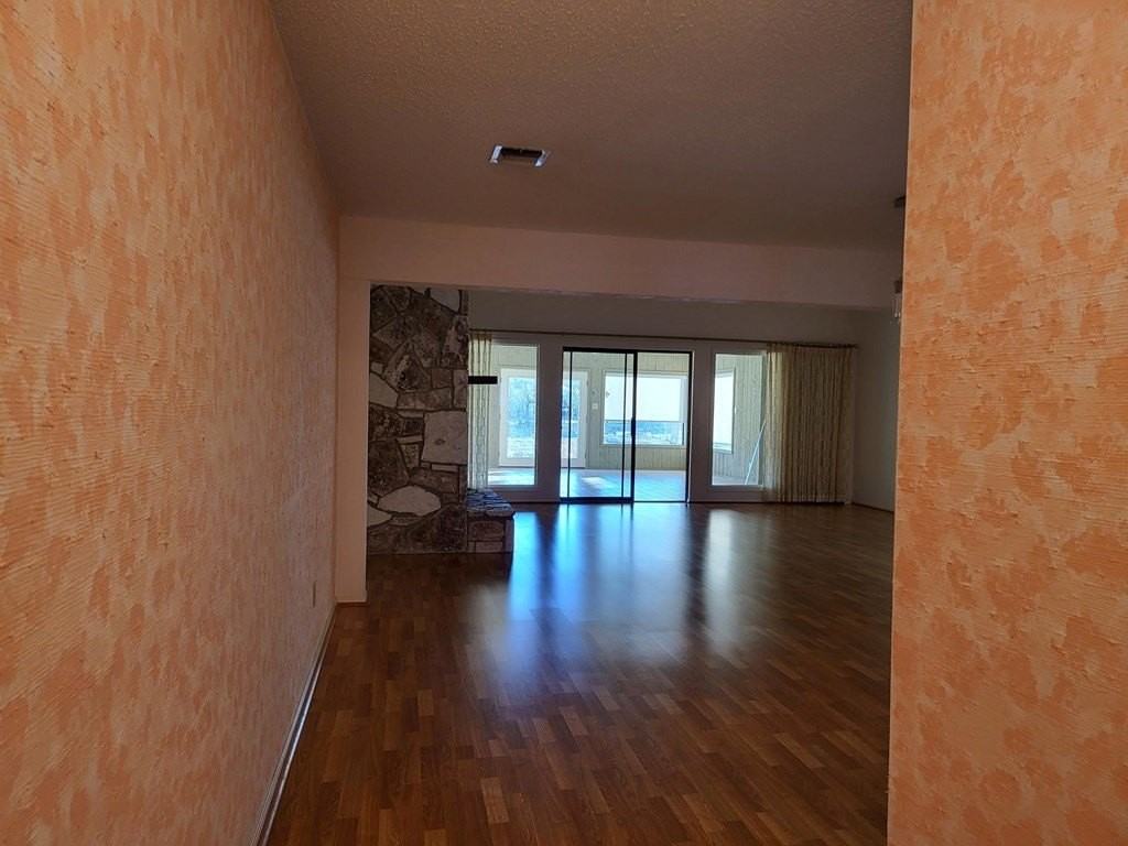 547 Fairway Dr - Photo 6 of 14