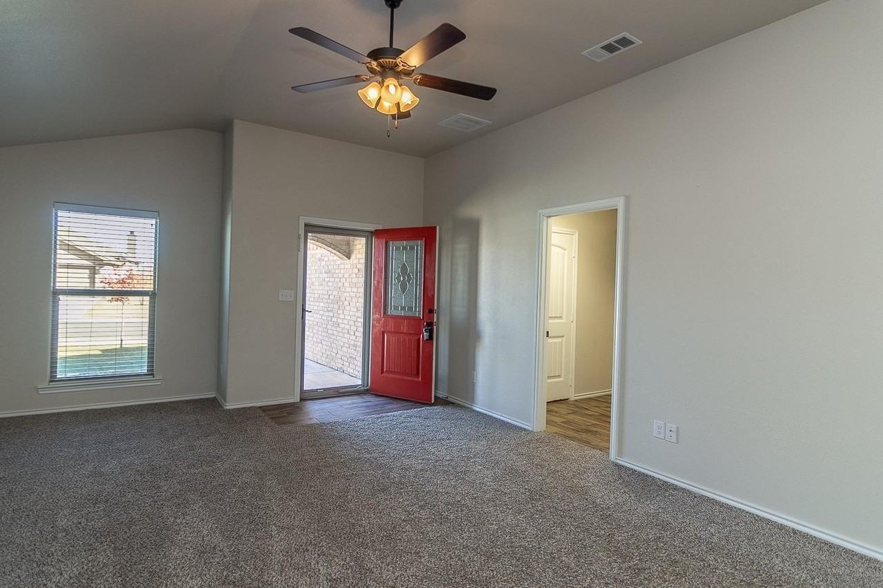 7449 104th St - Photo 2 of 16