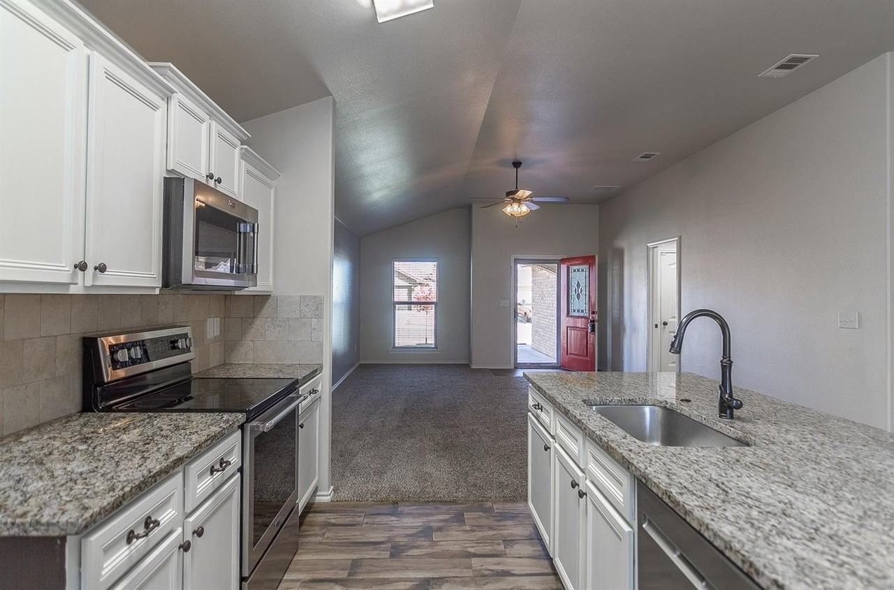 7449 104th St - Photo 5 of 16